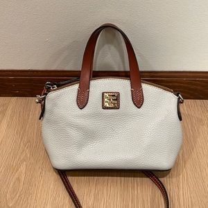 Pebble Grain Suki Crossbody